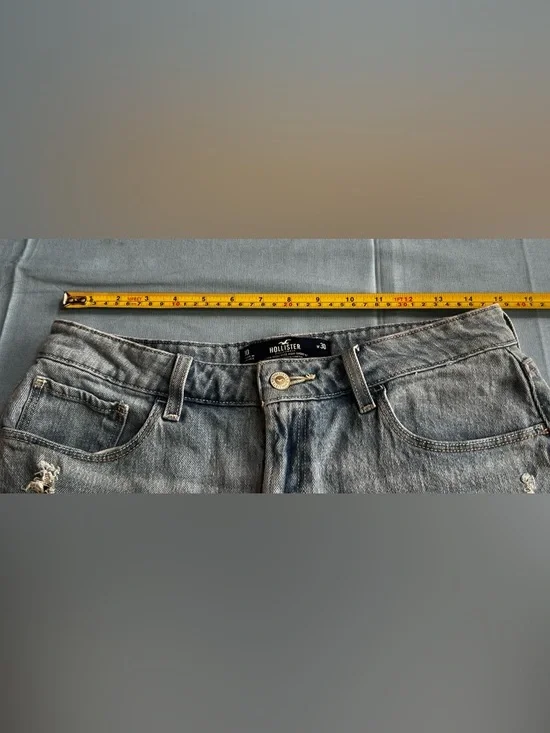 Hollister Ultra High Rise Mom Shorts 5” Sz 30/10 Light Wash Frayed Hem - Picture 3 of 8